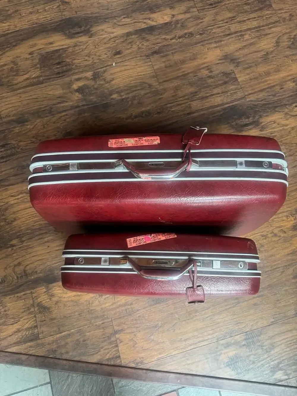 Samsonite classic silhouette